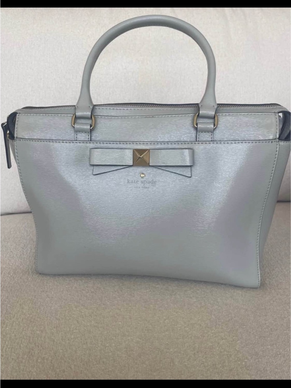 kate spade light gray bow-accent satchel
